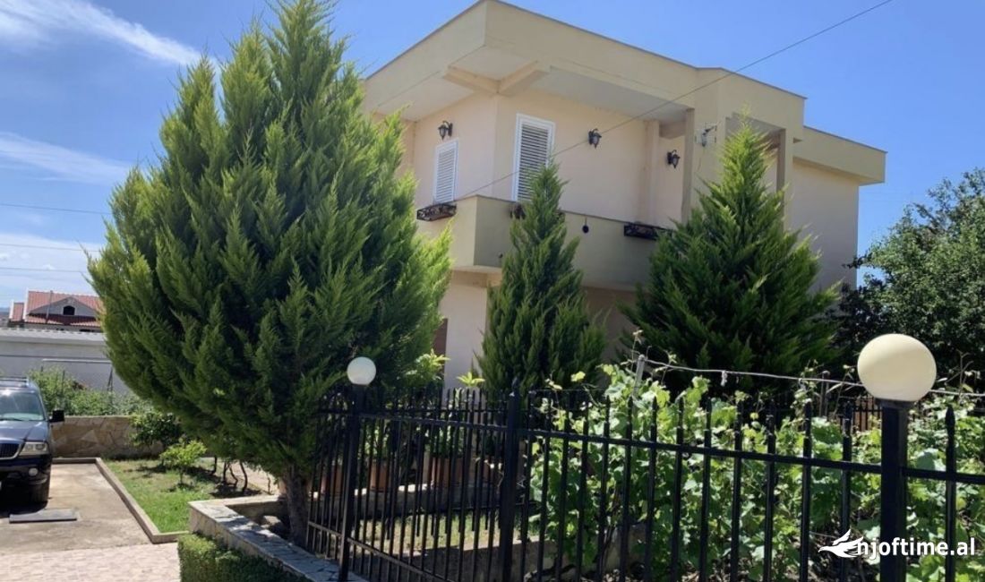 Shtepi ne shitje Vila Luksoze ne Tirane, 4+1, Mobilimi E mobiluar, Pagesa 190,000  Euro.