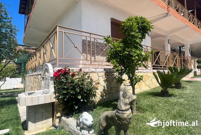 Shtepi ne shitje Vila Luksoze ne Tirane, 6+1, Mobilimi E mobiluar, Pagesa 230,000  Euro.