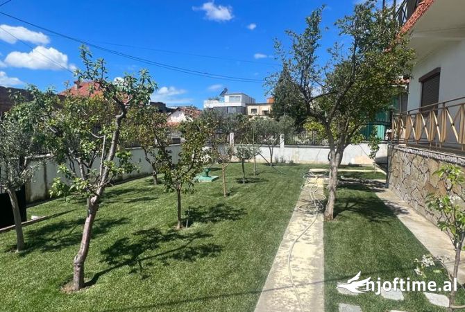 Shtepi ne shitje Vila Luksoze ne Tirane, 6+1, Mobilimi E mobiluar, Pagesa 230,000  Euro.