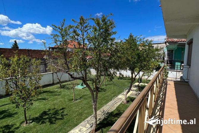 Shtepi ne shitje Vila Luksoze ne Tirane, 6+1, Mobilimi E mobiluar, Pagesa 230,000  Euro.