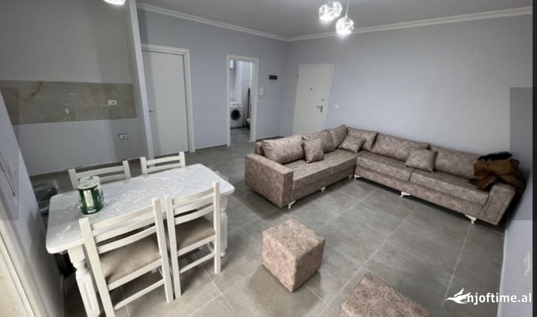 Shtepi ne shitje Apartament ne Tirane, 1+1, Mobilimi E mobiluar, Pagesa 95,000  Euro.