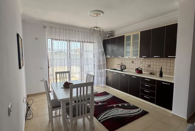 Shtepi ne shitje Apartament ne Tirane, 2+1, Mobilimi E mobiluar, Pagesa 129,000  Euro.