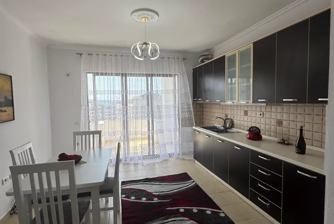 Shtepi ne shitje Apartament ne Tirane, 2+1, Mobilimi E mobiluar, Pagesa 129,000  Euro.