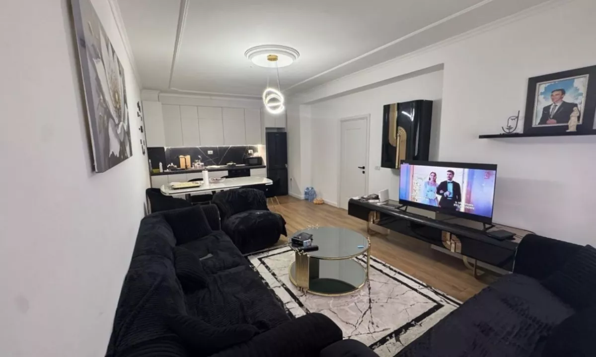 Shtepi ne shitje Apartament ne Tirane, 2+1, Mobilimi E mobiluar, Pagesa 160,000  Euro.