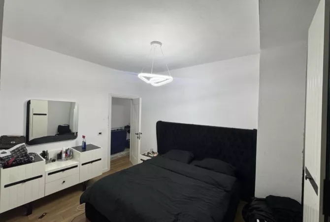 Shtepi ne shitje Apartament ne Tirane, 2+1, Mobilimi E mobiluar, Pagesa 160,000  Euro.