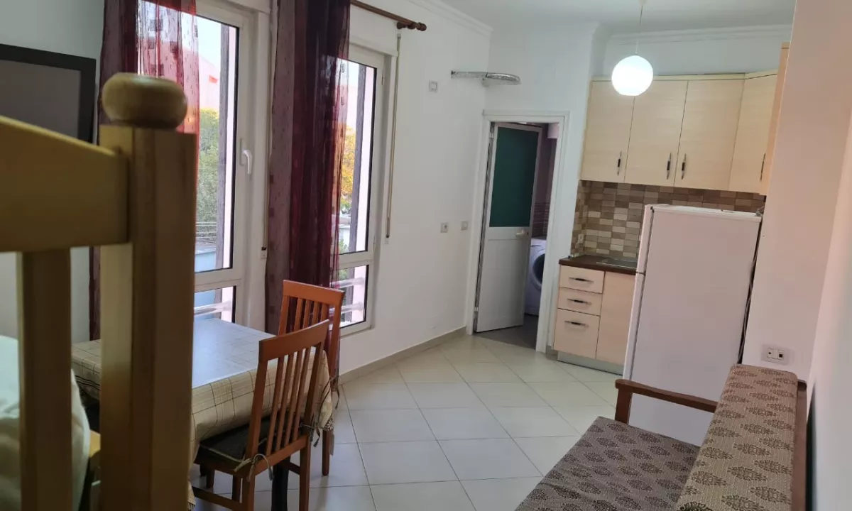 Shtepi me qera Apartament ne Tirane, Garsoniere, Mobilimi E mobiluar, Pagesa 380  Euro.
