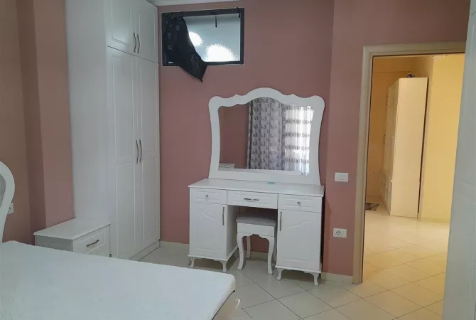 Shtepi me qera Apartament ne Tirane, 2+1, Mobilimi E mobiluar, Pagesa 500  Euro.