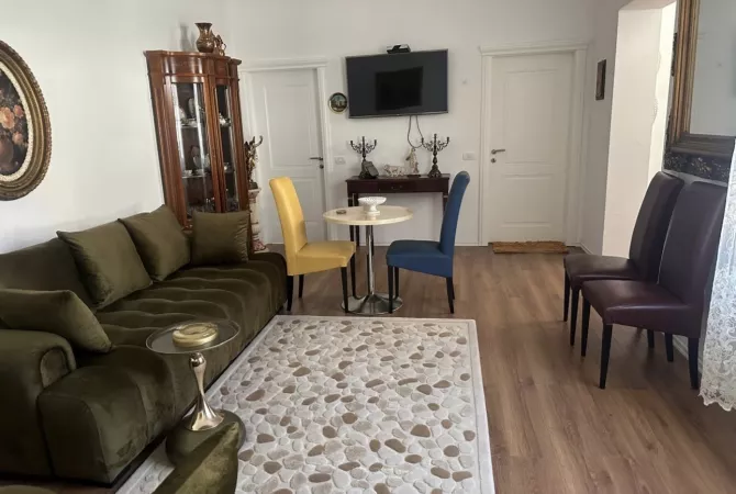 Shtepi ne shitje Shtepi Private ne Tirane, 2+1, Mobilimi E mobiluar, Pagesa 280,000  Euro.