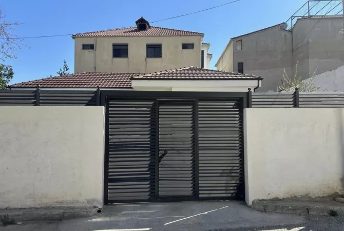 Shtepi ne shitje 2+1 ne Tirane - 280,000 Euro