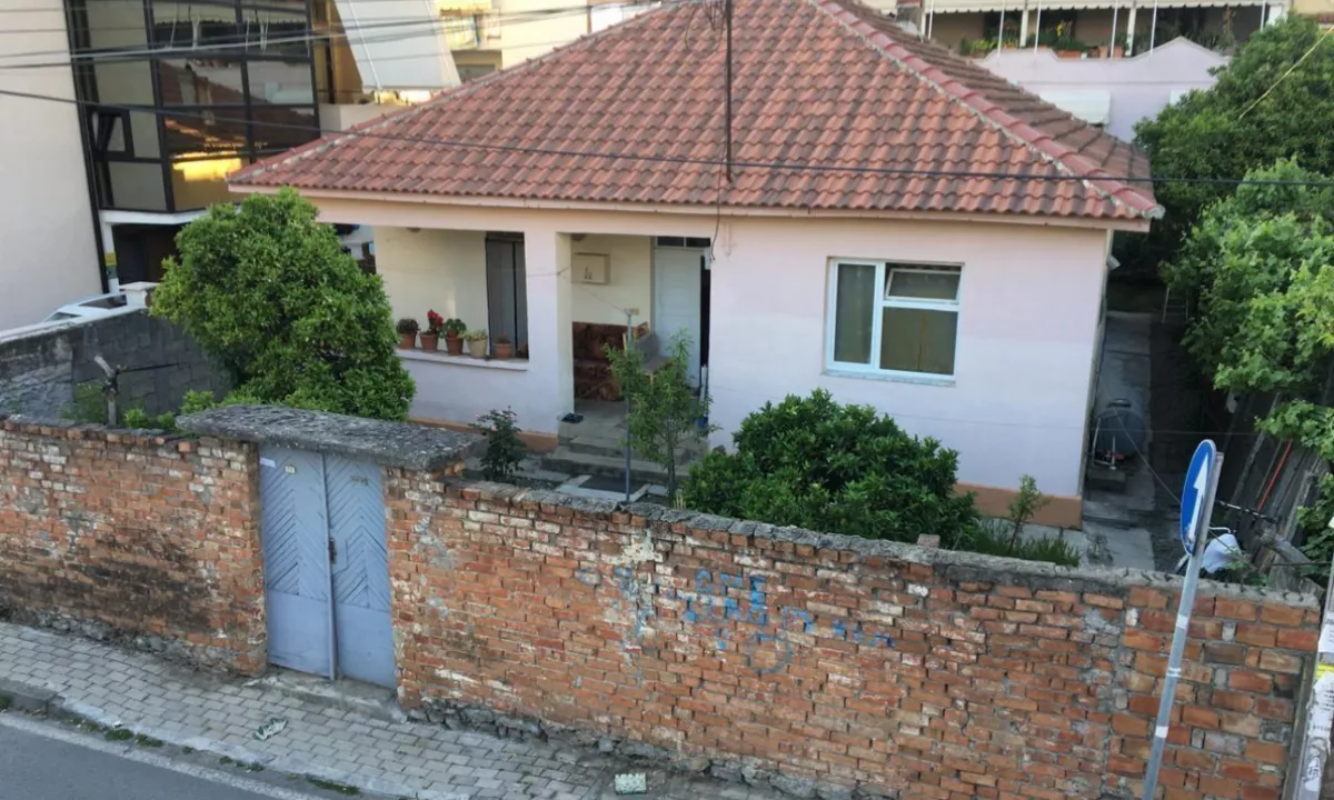 Shtepi ne shitje Shtepi Private ne Tirane, 3+1, Mobilimi E mobiluar, Pagesa 290,000  Euro.
