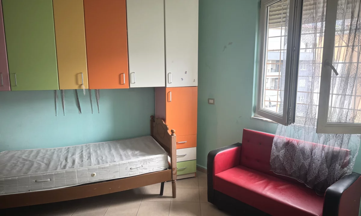 Shtepi me qera Apartament ne Tirane, 2+1, Mobilimi E mobiluar, Pagesa 400  Euro.