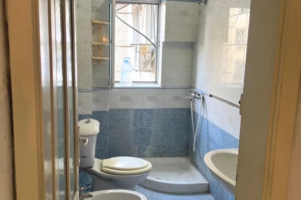 Shtepi me qera Apartament ne Tirane, 2+1, Mobilimi E mobiluar, Pagesa 400  Euro.