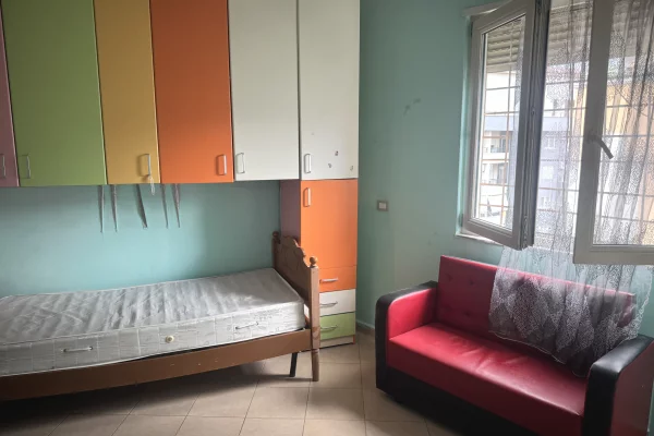 Apartament 2+1 me Qera,Restorant Fresku