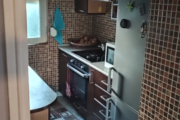 Shtepi ne shitje Apartament ne Tirane, 2+1, Mobilimi E mobiluar, Pagesa 107,000  Euro.