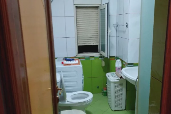 Shtepi ne shitje Apartament ne Tirane, 2+1, Mobilimi E mobiluar, Pagesa 107,000  Euro.