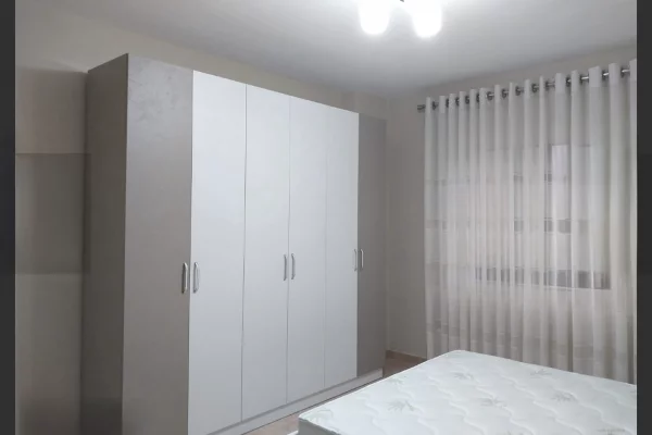 Shtepi me qera Apartament ne Tirane, 1+1, Mobilimi E mobiluar, Pagesa 500  Euro.