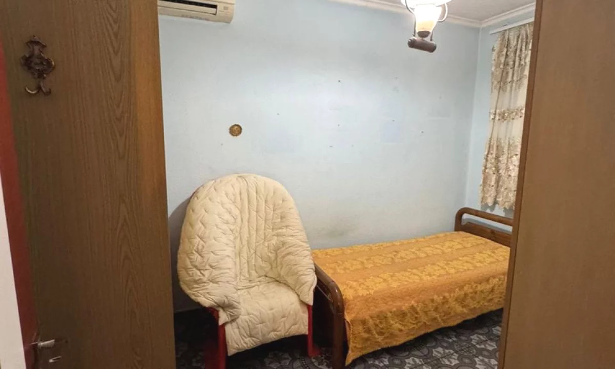 Shtepi me qera Apartament ne Tirane, 3+1, Mobilimi E mobiluar, Pagesa 350  Euro.