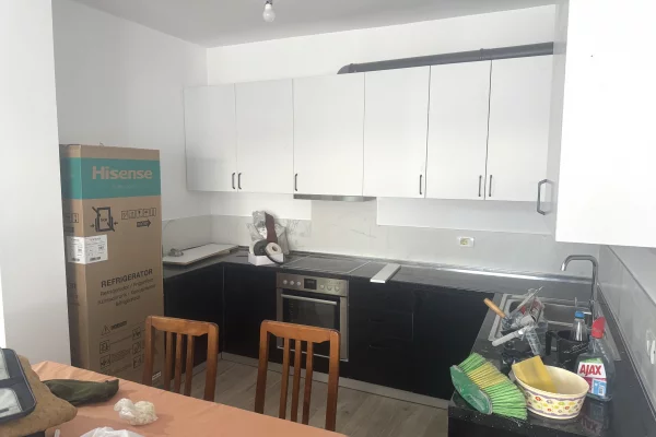 Shtepi me qera Apartament ne Tirane, 3+1, Mobilimi E mobiluar, Pagesa 350  Euro.