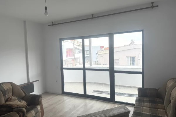 Shtepi me qera Apartament ne Tirane, 3+1, Mobilimi E mobiluar, Pagesa 350  Euro.