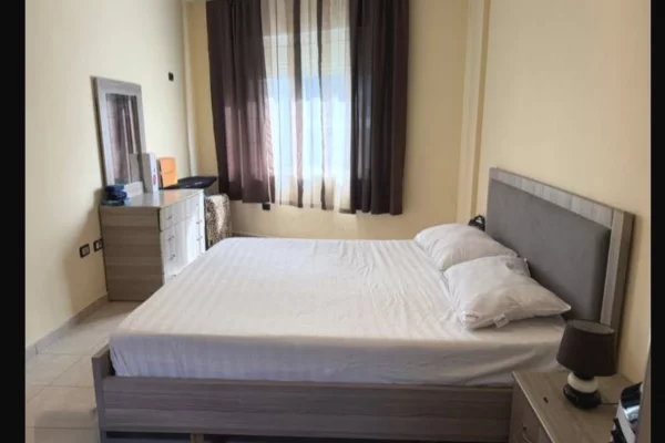 Shtepi me qera Apartament ne Tirane, 2+1, Mobilimi E mobiluar, Pagesa 550  Euro.