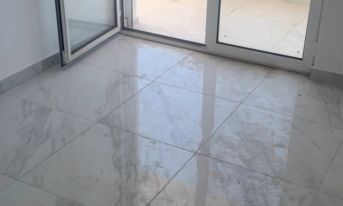 Shtepi ne shitje Apartament ne Tirane, 3+1, Mobilimi Bosh, pa mobiluar, Pagesa 125,000  Euro.