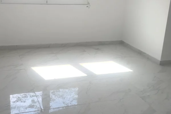 Shtepi ne shitje Apartament ne Tirane, 3+1, Mobilimi Bosh, pa mobiluar, Pagesa 125,000  Euro.