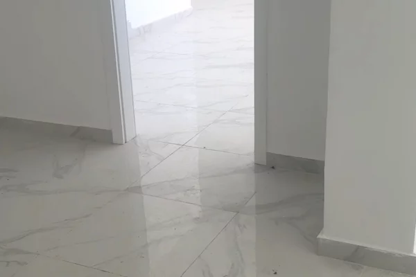 Shtepi ne shitje Apartament ne Tirane, 3+1, Mobilimi Bosh, pa mobiluar, Pagesa 125,000  Euro.