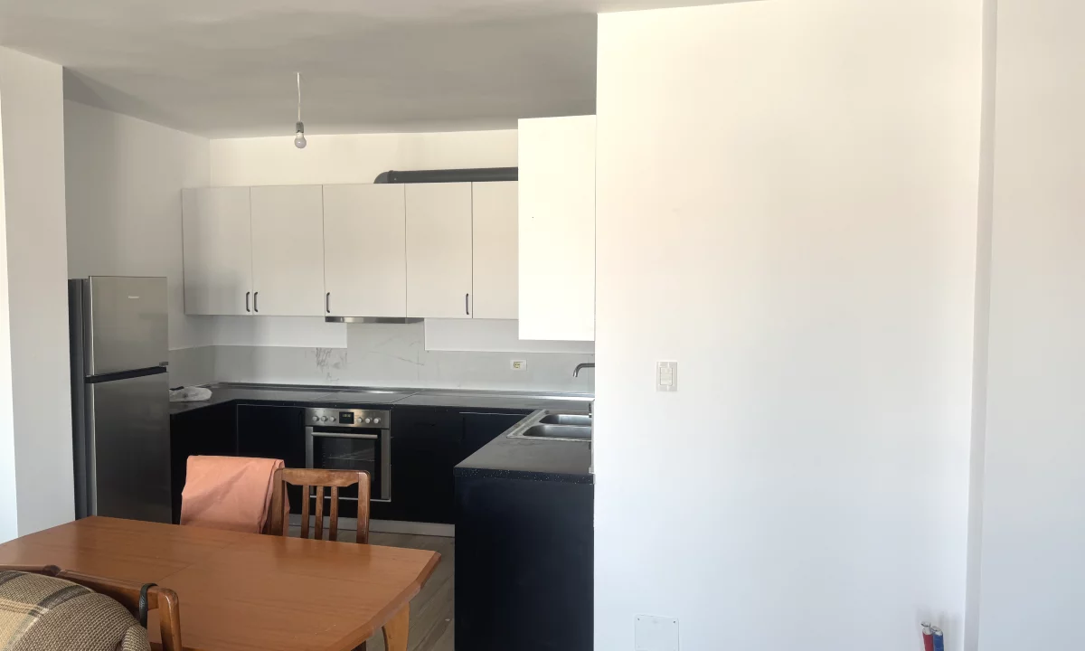 Shtepi me qera Apartament ne Tirane, 3+1, Mobilimi E mobiluar, Pagesa 350  Euro.