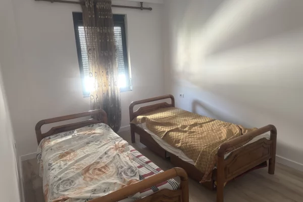 Shtepi me qera Apartament ne Tirane, 3+1, Mobilimi E mobiluar, Pagesa 350  Euro.