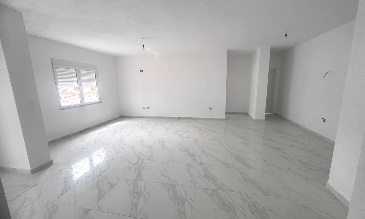 Shtepi ne shitje Apartament ne Tirane, 3+1, Mobilimi Bosh, pa mobiluar, Pagesa 125,000  Euro.