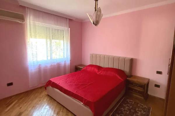 Shtepi me qera Apartament ne Tirane, 2+1, Mobilimi E mobiluar, Pagesa 550  Euro.