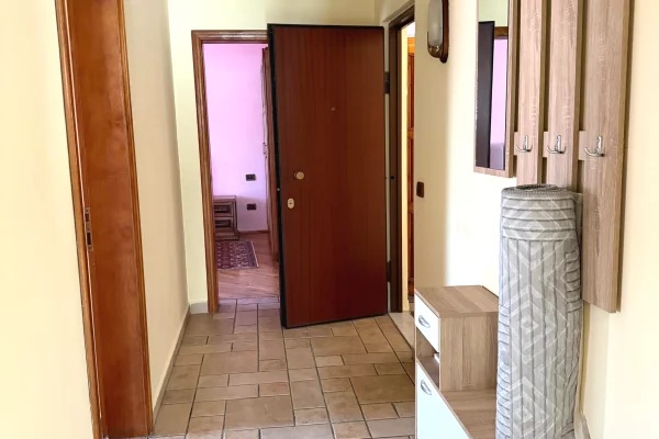 Shtepi me qera Apartament ne Tirane, 2+1, Mobilimi E mobiluar, Pagesa 550  Euro.
