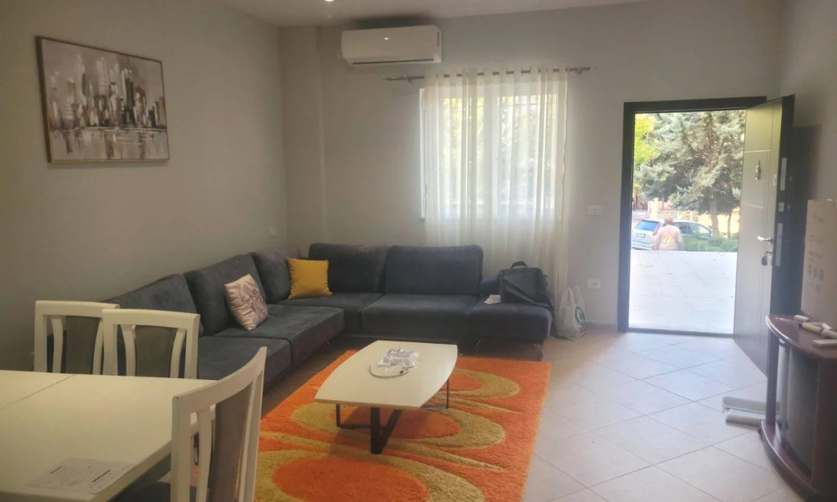 Shtepi me qera Apartament ne Tirane, 2+1, Mobilimi E mobiluar, Pagesa 420  Euro.