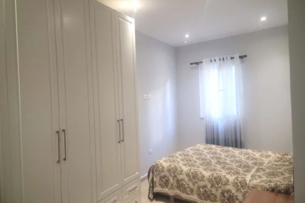 Shtepi me qera 2+1 ne Tirane - 420 Euro