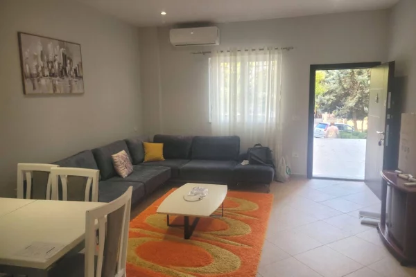Shtepi me qera Apartament ne Tirane, 2+1, Mobilimi E mobiluar, Pagesa 420  Euro.