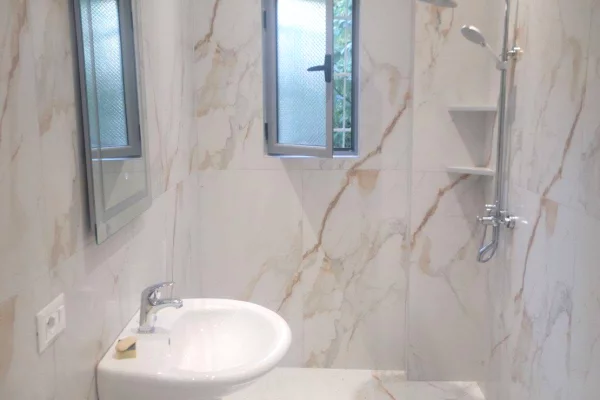 Shtepi me qera Apartament ne Tirane, 2+1, Mobilimi E mobiluar, Pagesa 420  Euro.