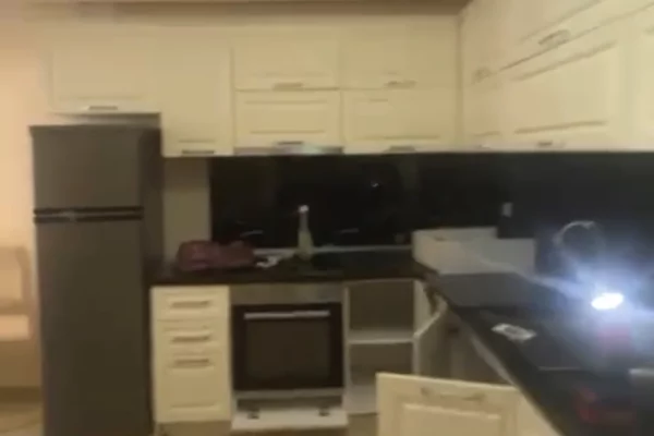 Shtepi ne shitje Papafingo(kati i catise) ne Tirane, 2+1, Mobilimi E mobiluar, Pagesa 87,000  Euro.