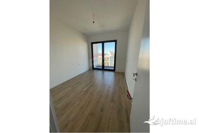 Ambiente Commerciale in Affitto 2+1 a Tirana - 500 Euro