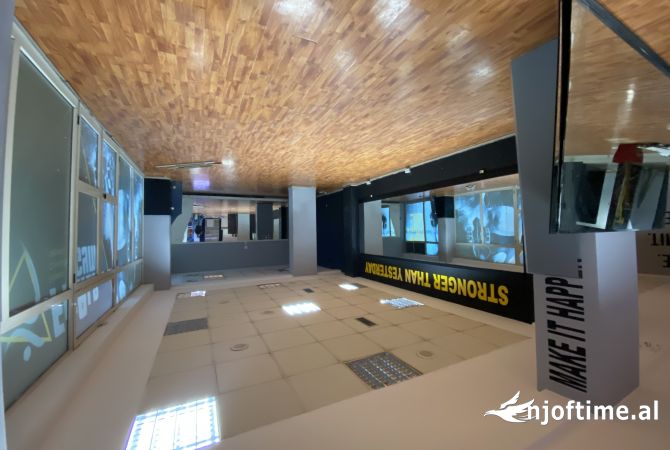 Jepet amabient me qira prane Kika 2