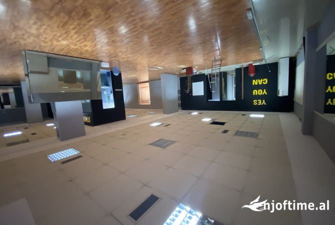 Jepet amabient me qira prane Kika 2