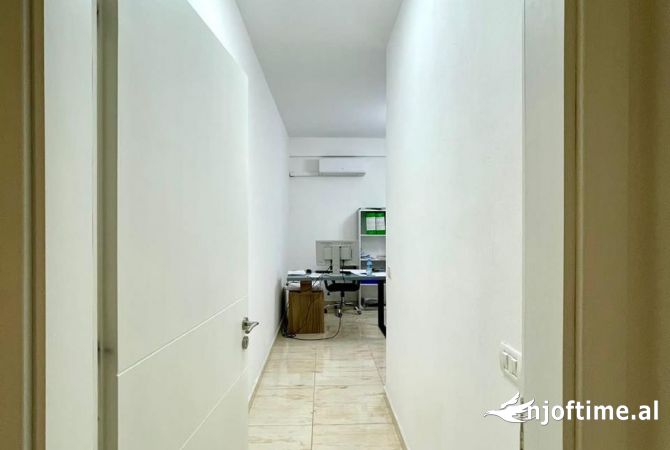 Ambiente Commerciale in Affitto 3+1 a Tirana - 650 Euro
