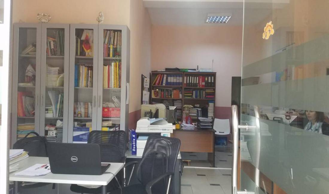 Ambient Biznesi - Zyre me qera Tek Komuna e Parisit - ID 04013