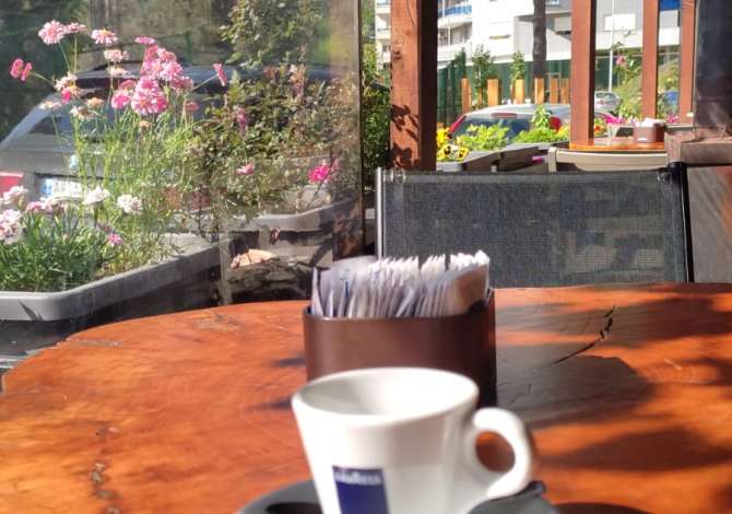 Jepet lokal me qera 170m2 Kopshti Zoologjik 800 Euro