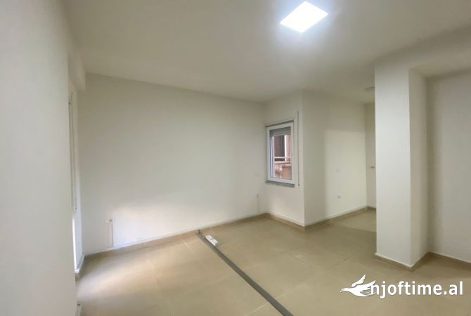 Shitet super apartament 2+1 Myslym Shyri 260.000 Euro 