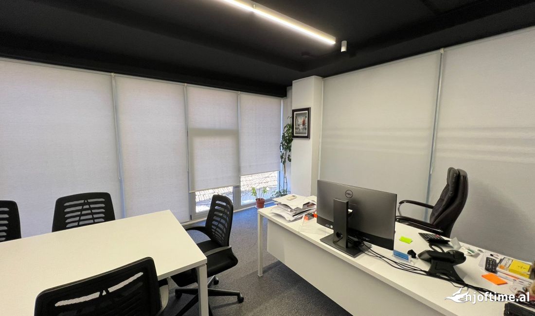 Jepet me qera ambient biznesi Rruga Kavajes 600 Euro 