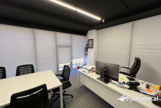 Jepet me qera ambient biznesi Rruga Kavajes 600 Euro 