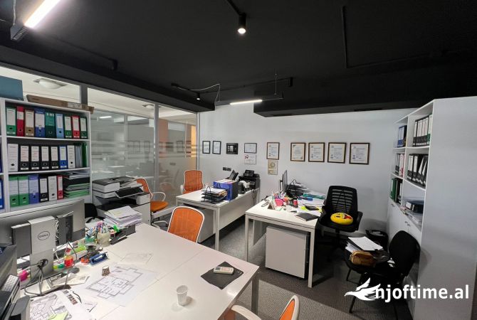 Jepet me qera ambient biznesi 1300 Euro 