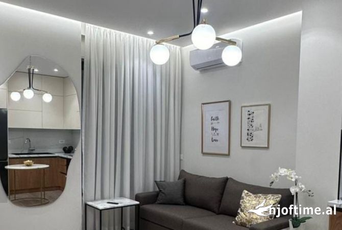 Jepet me qera super apartament 2+1 550 Euro Zogu Zi 