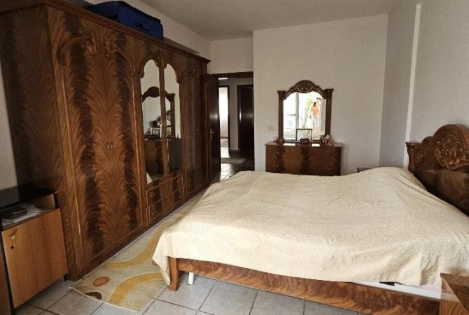 Jepet me qera apartament 2+1 350 Euro Qytet Studenti