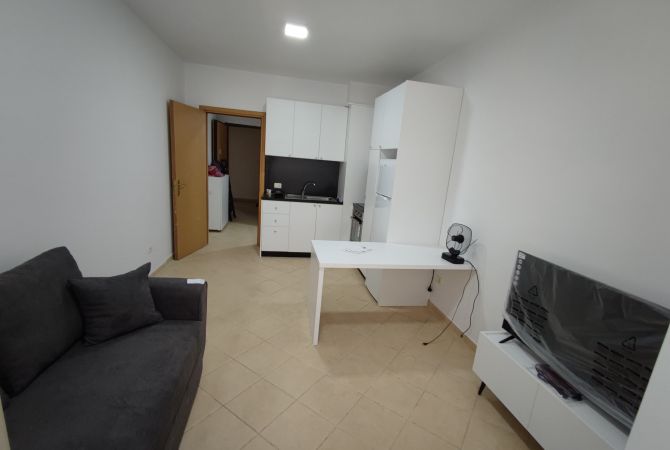 Jepet me qera super apartament 1+1 Astiri 40.000 Leke